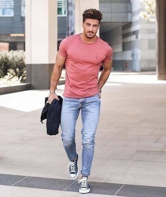 Comment porter un coupe-vent bleu au printemps