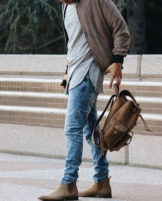 Comment porter un sac à dos marron pour un style chic decontractés