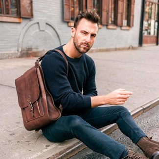 Comment porter un sac à dos marron pour un style decontractés