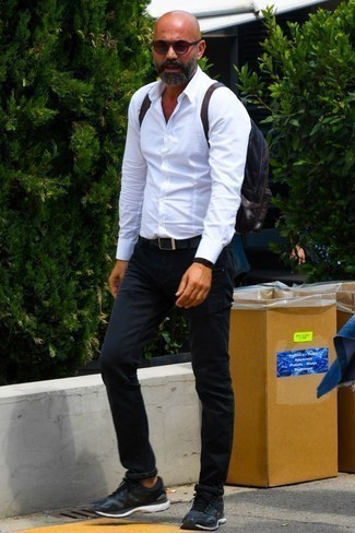 Comment porter un sac à dos marron pour un style decontractés