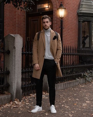 Comment porter un sac à dos marron quand il fait froid