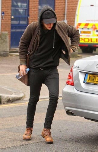 Comment porter un blouson aviateur marron