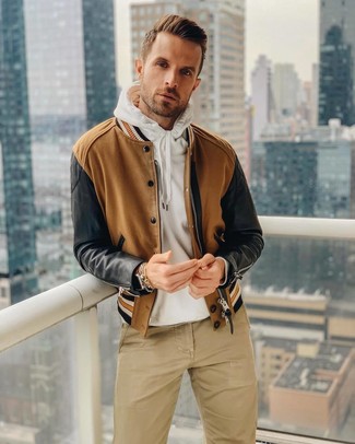 Comment porter un blouson aviateur marron