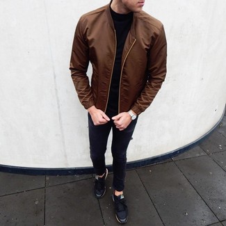 Comment porter un blouson aviateur marron