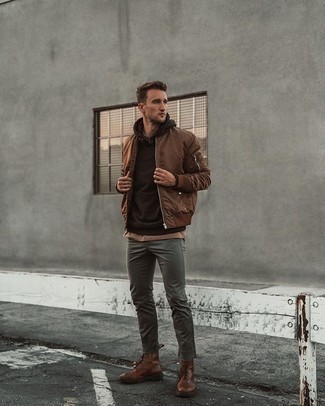 Comment porter un blouson aviateur marron
