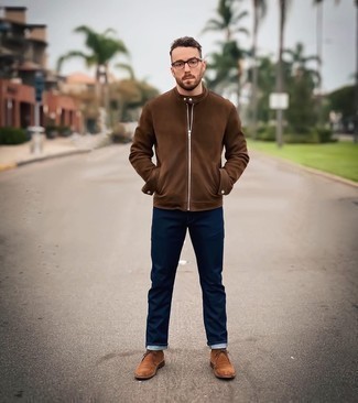 Comment porter un blouson aviateur marron