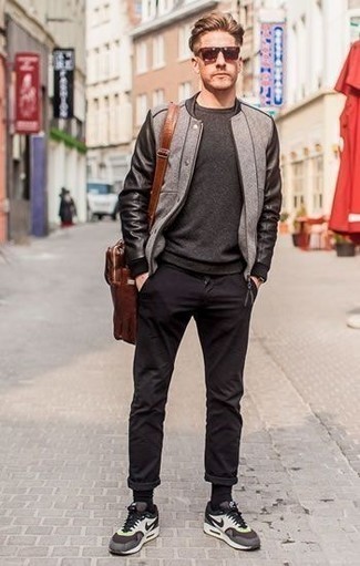 Comment porter une serviette marron pour un style decontractés quand il fait frais