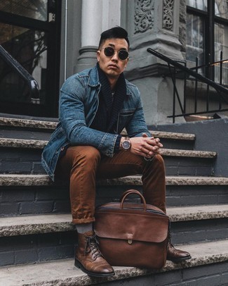 Comment porter une serviette marron pour un style chic decontractés en automne