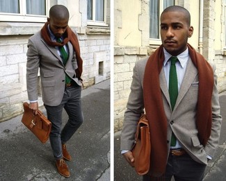 Comment porter une serviette marron quand il fait chaud