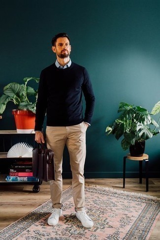 Comment porter une serviette marron au printemps
