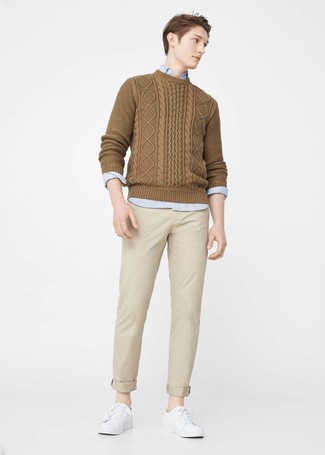 Comment porter un pull torsadé marron