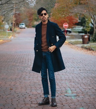 Comment porter un pull torsadé marron