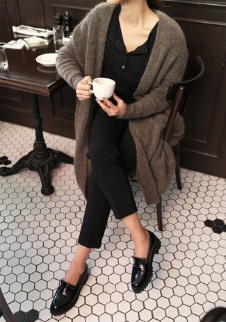 Comment porter un cardigan marron