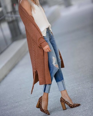 Comment porter un cardigan marron