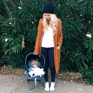 Comment porter un cardigan marron