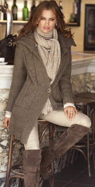 Comment porter un cardigan marron