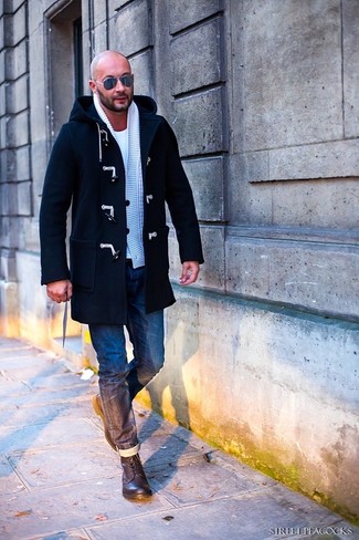 Un jean à porter avec des bottes de loisirs marron quand il fait frais