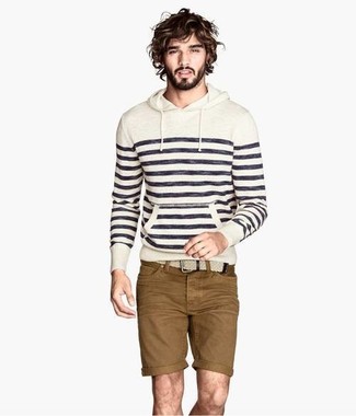 Comment porter un short en denim marron