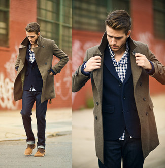 Un jean à porter avec des chaussures derby marron