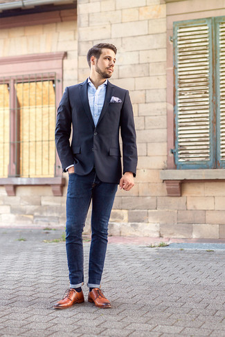 Un jean à porter avec des chaussures derby marron