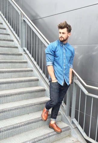 Un jean à porter avec des chaussures derby marron