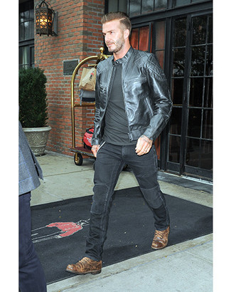 Un jean à porter avec des chaussures derby marron