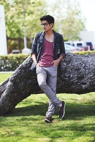 Un jean à porter avec des chaussures derby marron pour un style decontractés