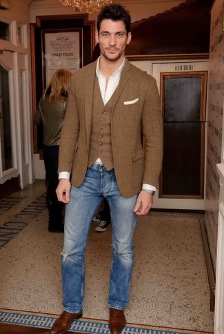 Un jean à porter avec des chaussures derby marron pour un style decontractés