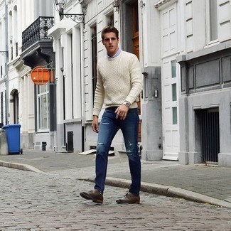 Un jean à porter avec des chaussures derby marron pour un style decontractés