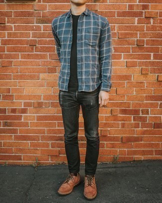 Un jean à porter avec des chaussures derby marron pour un style decontractés