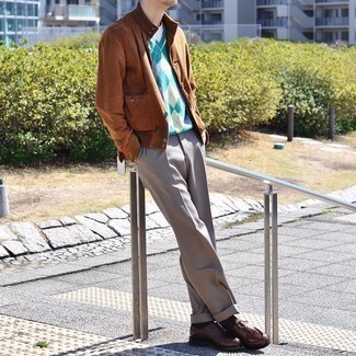 Comment porter un pantalon de costume marron en automne