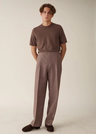 Comment porter un pantalon de costume marron pour un style chic decontractés