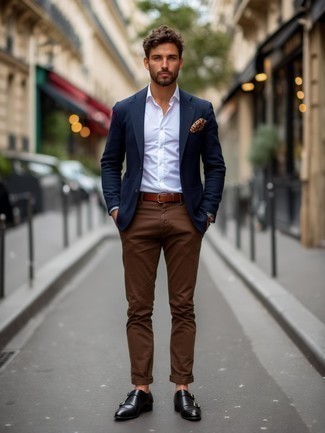Comment porter un pantalon de costume marron