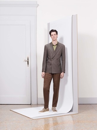 Comment porter un pantalon de costume marron