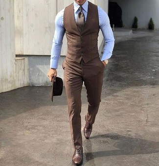 Comment porter un pantalon de costume marron