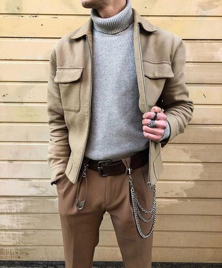 Comment porter un pantalon de costume marron en automne