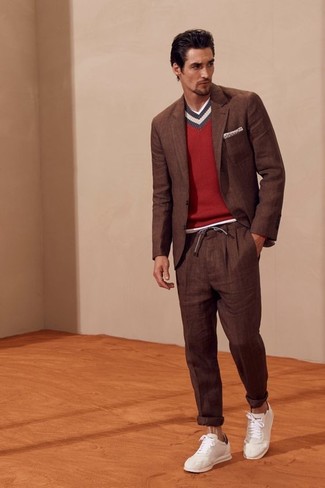 Comment porter un pantalon de costume marron