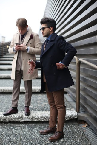 Comment porter un pantalon de costume marron
