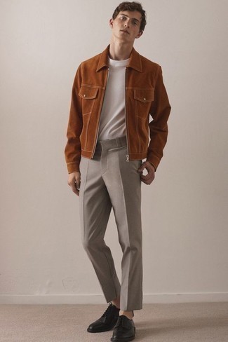 Comment porter un pantalon de costume marron
