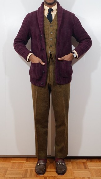 Comment porter un pantalon de costume marron