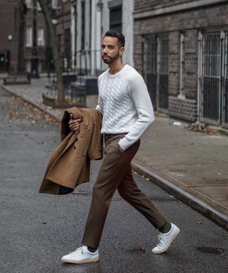 Comment porter un pantalon de costume marron