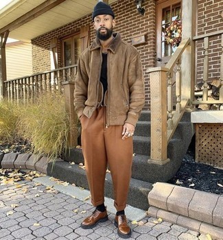 Comment porter un pantalon de costume marron en hiver