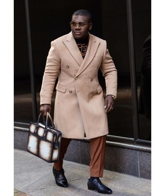 Comment porter un pantalon de costume marron