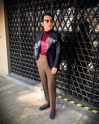 Comment porter un pantalon de costume marron