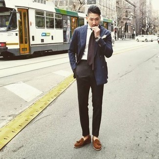 Comment porter un pantalon de costume marron