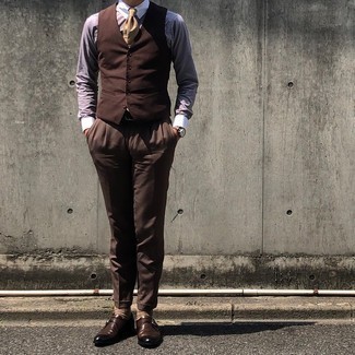 Comment porter un pantalon de costume marron
