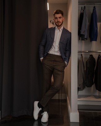Comment porter un pantalon de costume marron