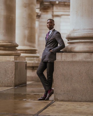 Comment porter un pantalon de costume marron