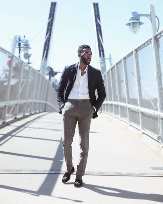Comment porter un pantalon de costume marron