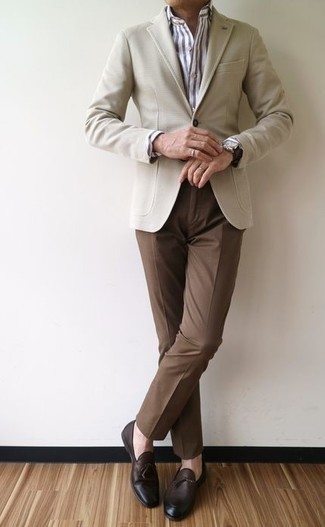Comment porter un pantalon de costume marron